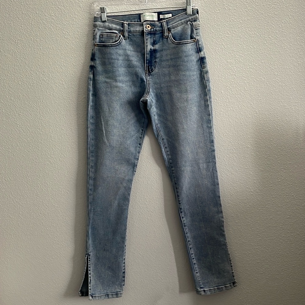 Regeneration Venus by Celebrity Pink Light Wash High Rise Jeans